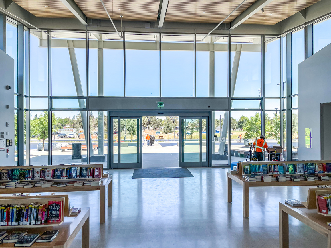 Intelligent udnyttelse af Pleasant Hill Librarys omgivelser